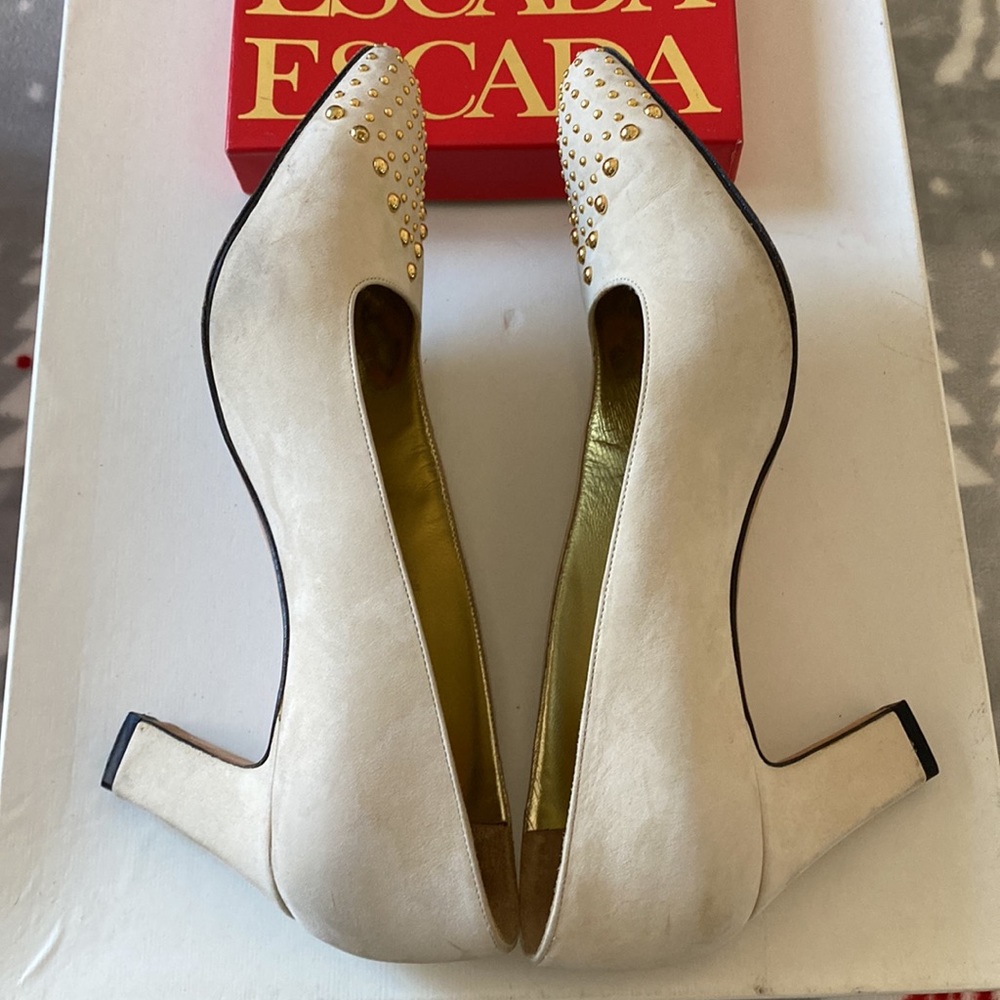 Vintage Escada Suede Pumps with Gold Accents - Size 7.5B - Picture 5 of 6